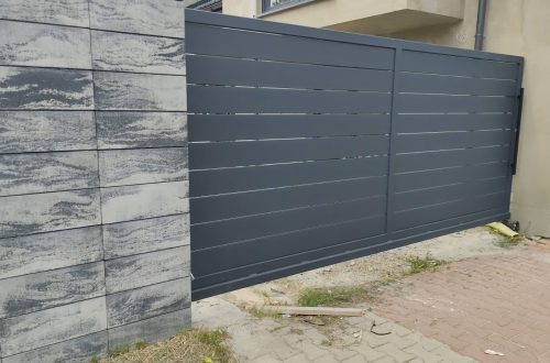 Brama przesuwna palisadowa